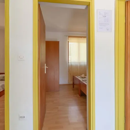 Apartment Seafront Olivera-two Bedroom With Patio Ton I *