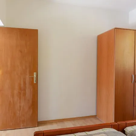 Apartament Seafront Olivera-two Bedroom With Patio Ton I Vela Luka