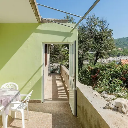 Seafront Olivera With Patio Apartment