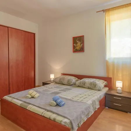 Seafront Olivera-two Bedroom With Patio Ton I Apartment