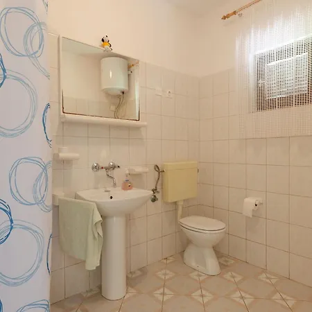 Seafront Olivera-two Bedroom With Patio Ton I Apartament