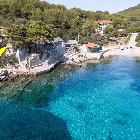 Seafront Olivera With Patio Apartment Vela Luka