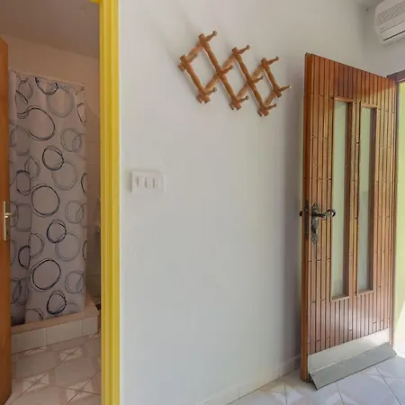 Seafront Olivera With Patio Apartment Vela Luka