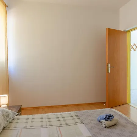 Apartment Seafront Olivera With Patio